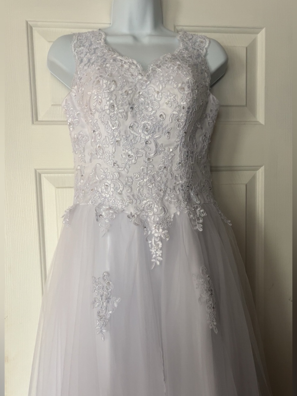 White Lace Appliqué Tulle Ball Gown